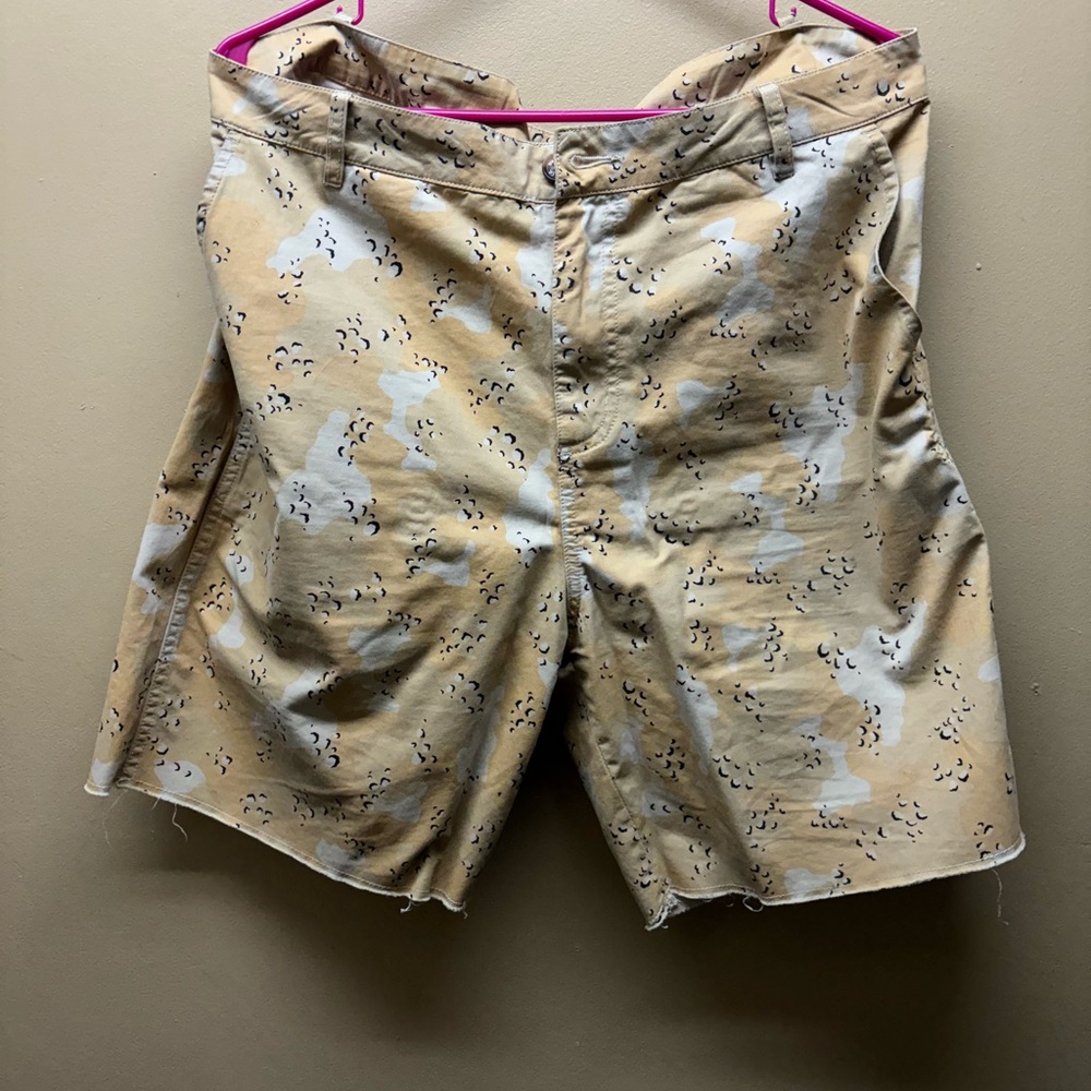 Diamond Supply Co. Tan Camouflage Shorts 34 Large